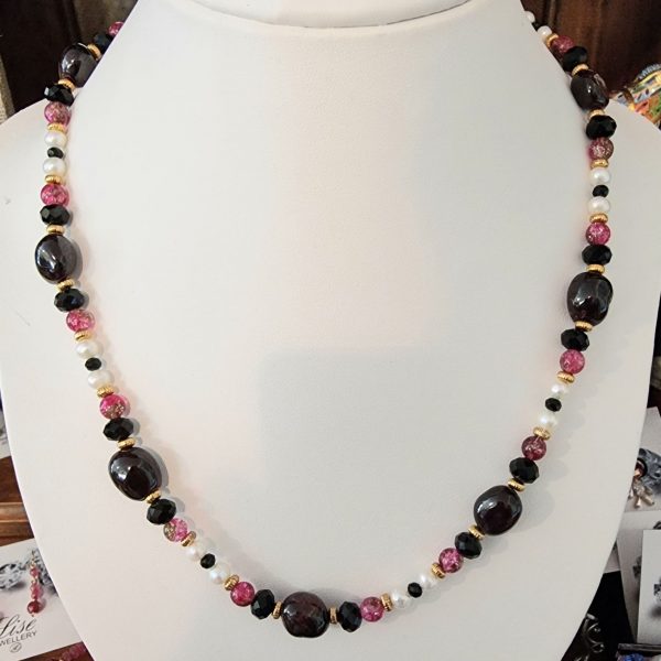 LJGN26 Garnet Centred Necklace