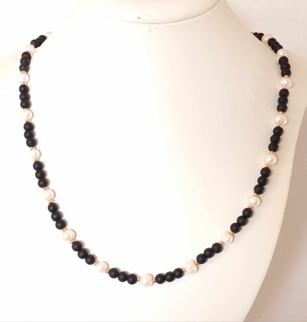 LJGN22 Fresh Pearl & Onyx Necklace.