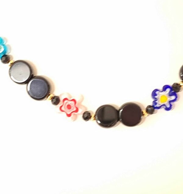 LJGN48 Back Onyx & Glass Flowered Centred Necklace - Image 2