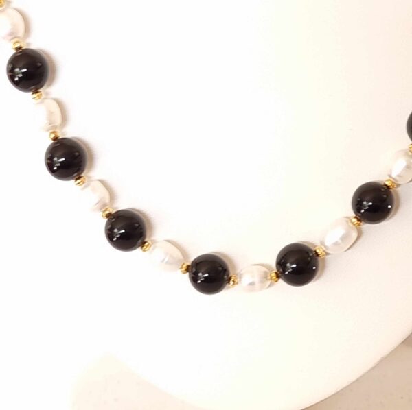 LJGN20 Onyx & Fresh Pearl Necklace. - Image 2