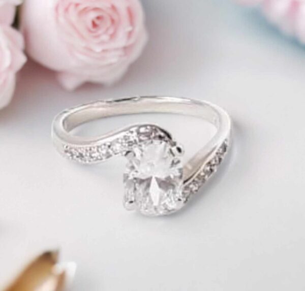 LJCR19 Clear Oval Ring.