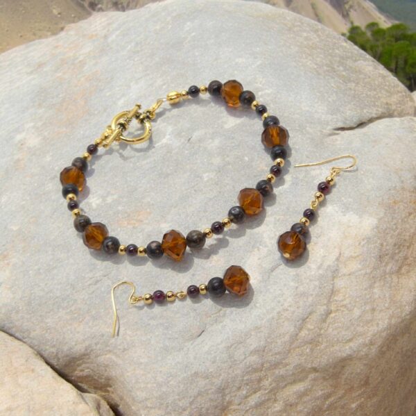 LJGS288 Garnet, Agate & Crystal Bracelet Set
