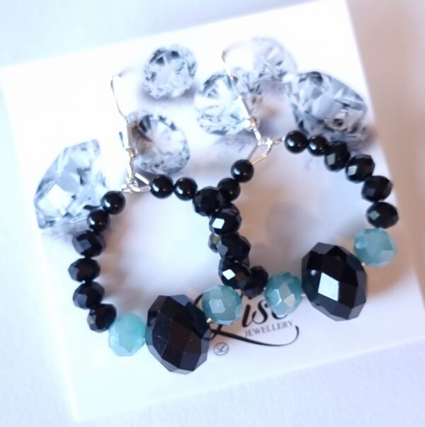 LJGE98 Black & Blue Glass Crystal Hoop Earrings