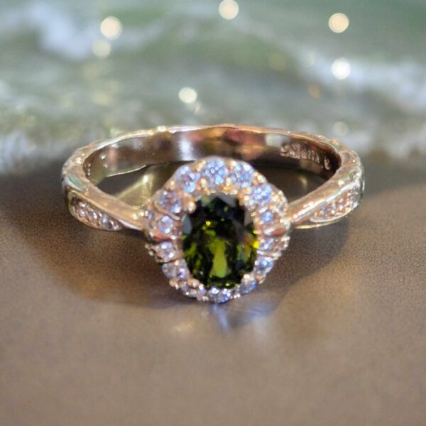 LJCR21 Gold Plated Green Ring. Size 7