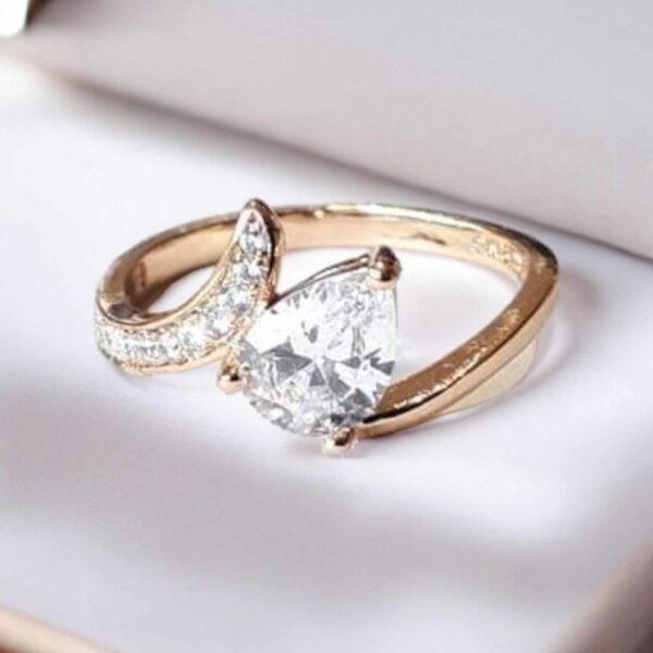 LJCR15 Clear Triangle Ring. Size 7 1/2