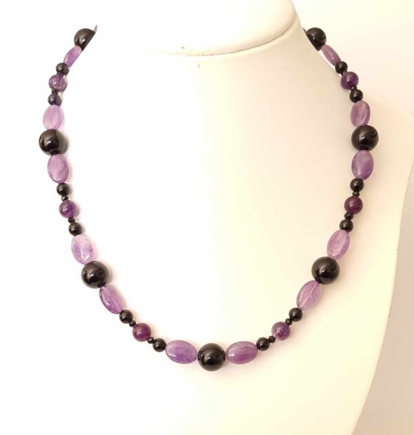 LJGN70 Onyx Centred & Amethyst Necklace