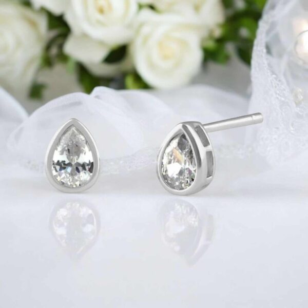 LJSSE9 Sterling Silver Teardrop CZ Studs