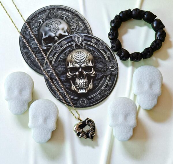 LJGP8 White Skull Gift Pack
