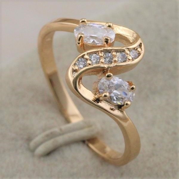 LjPR37 Clear Glass Crystal Ring.