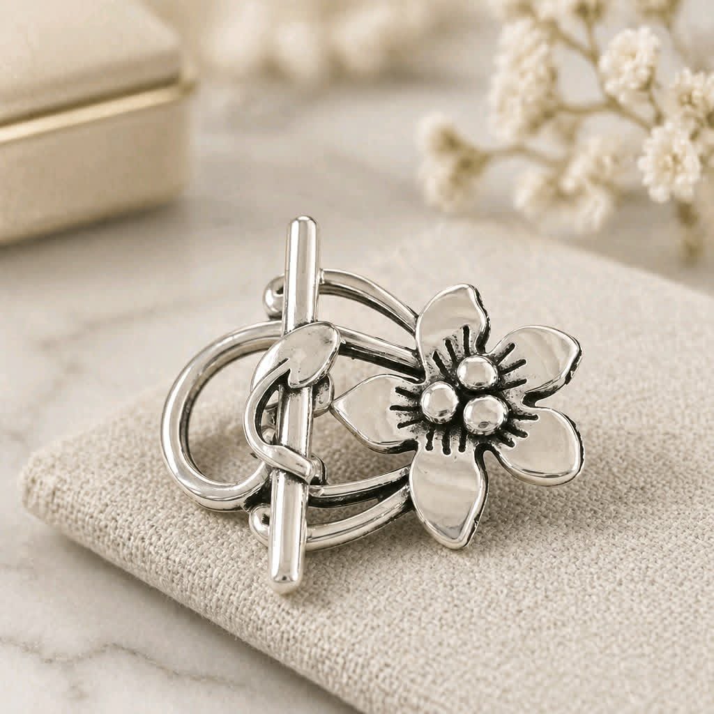 LJFB3 Silver Coloured Flower Toggles - Image 3