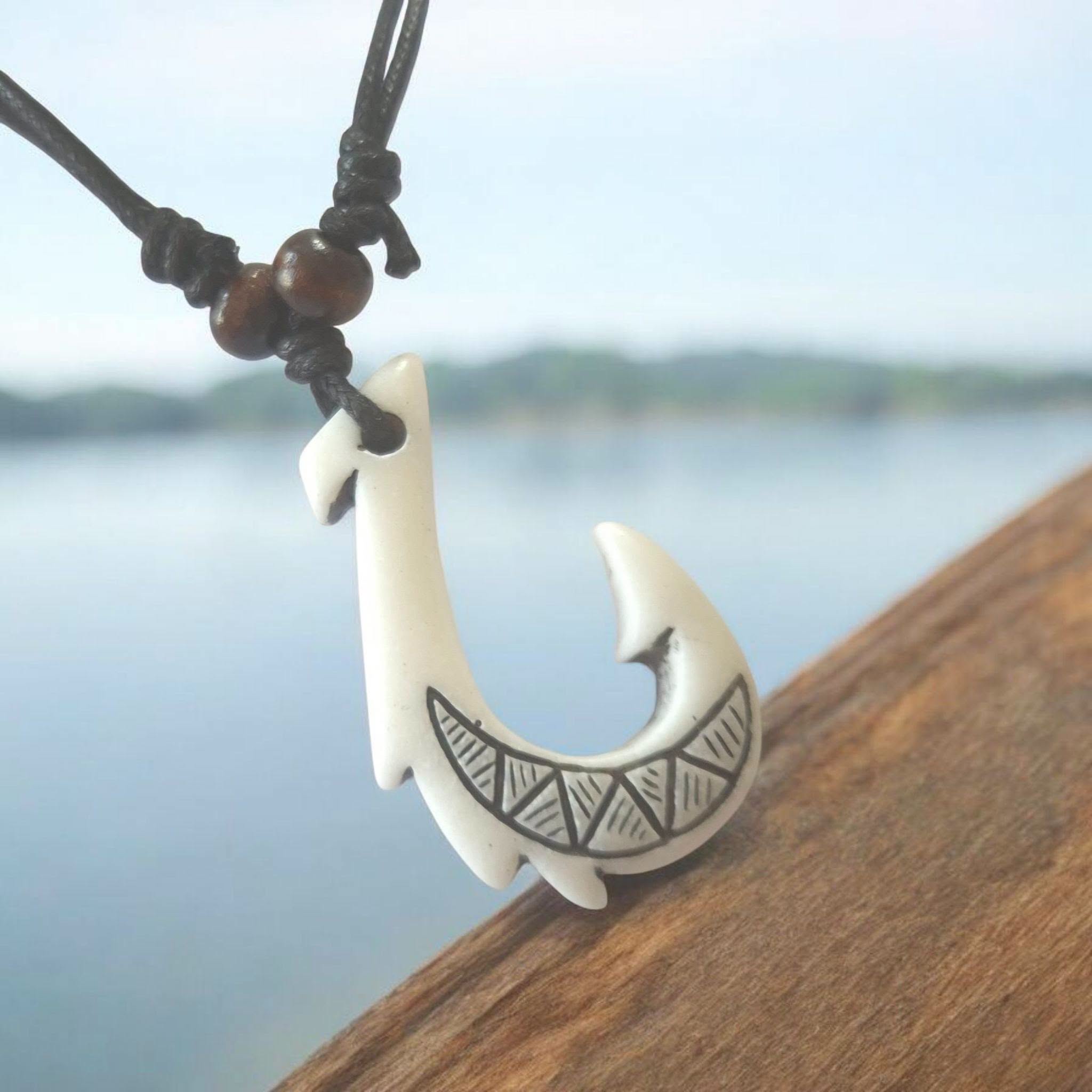 LJCN23 Engraved Hook Necklace