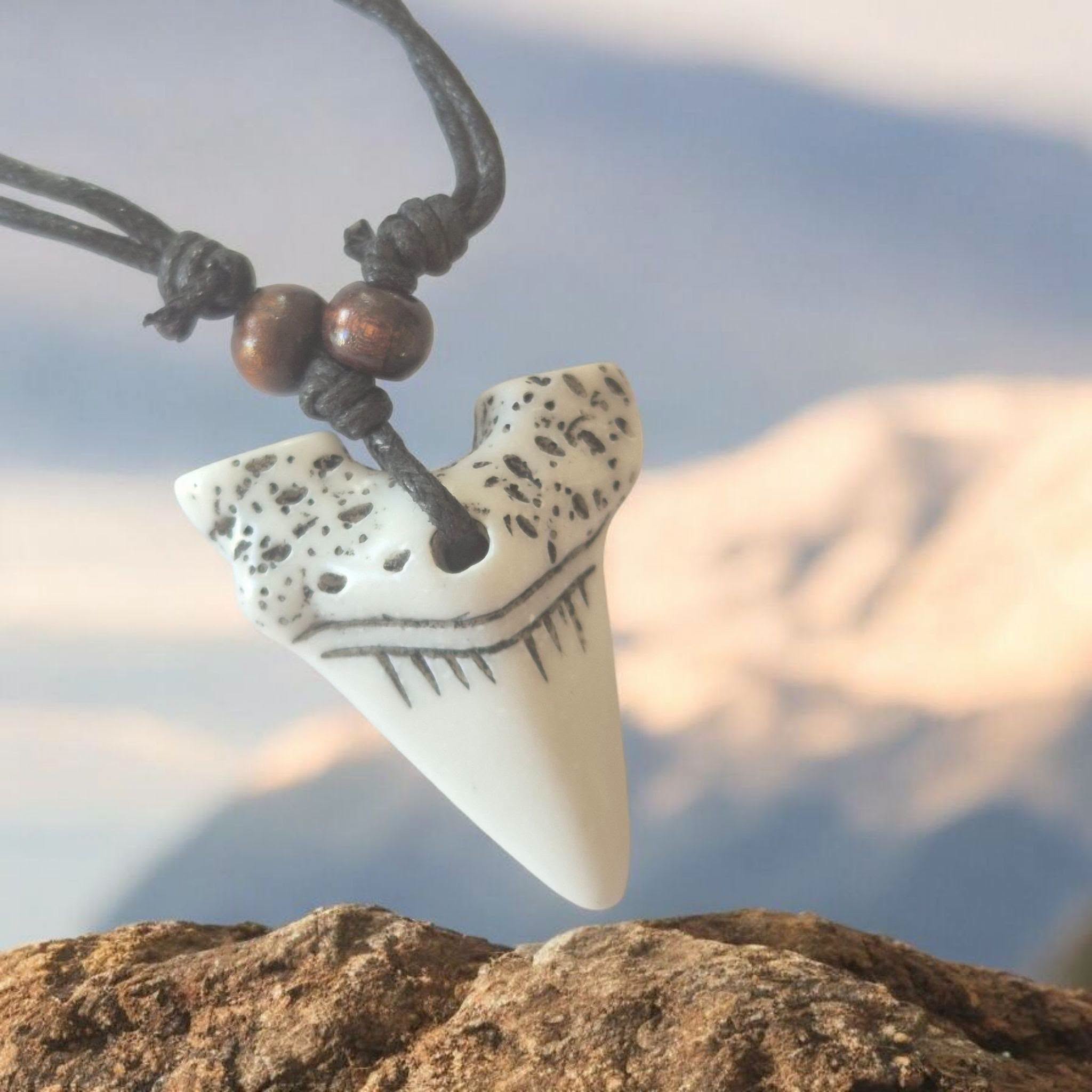 LJCN22 Engraved Tooth Necklace